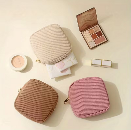 COMPACT MAKE-UP BAG