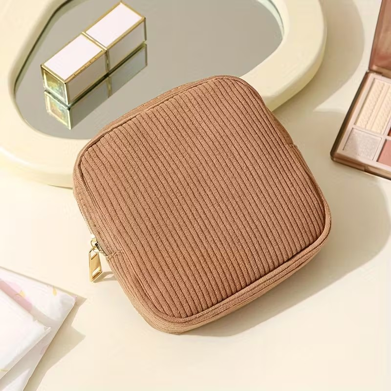 COMPACT MAKE-UP BAG