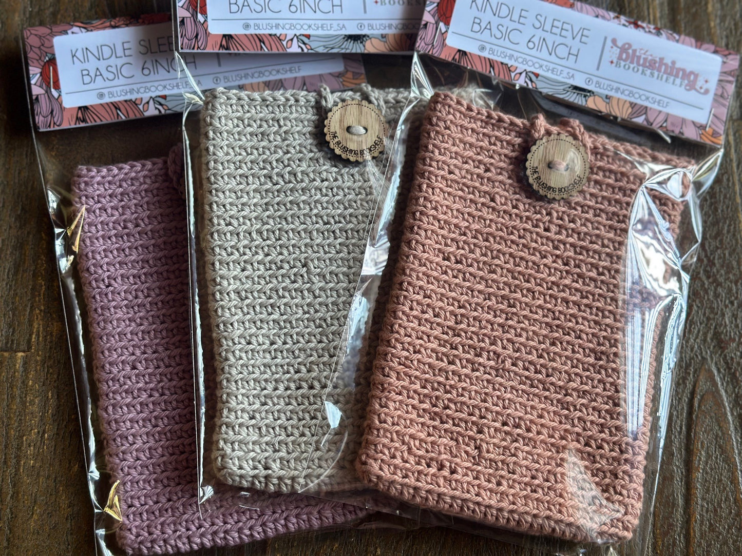 HAND-CROCHETED KINDLE SLEEVE (6inch)