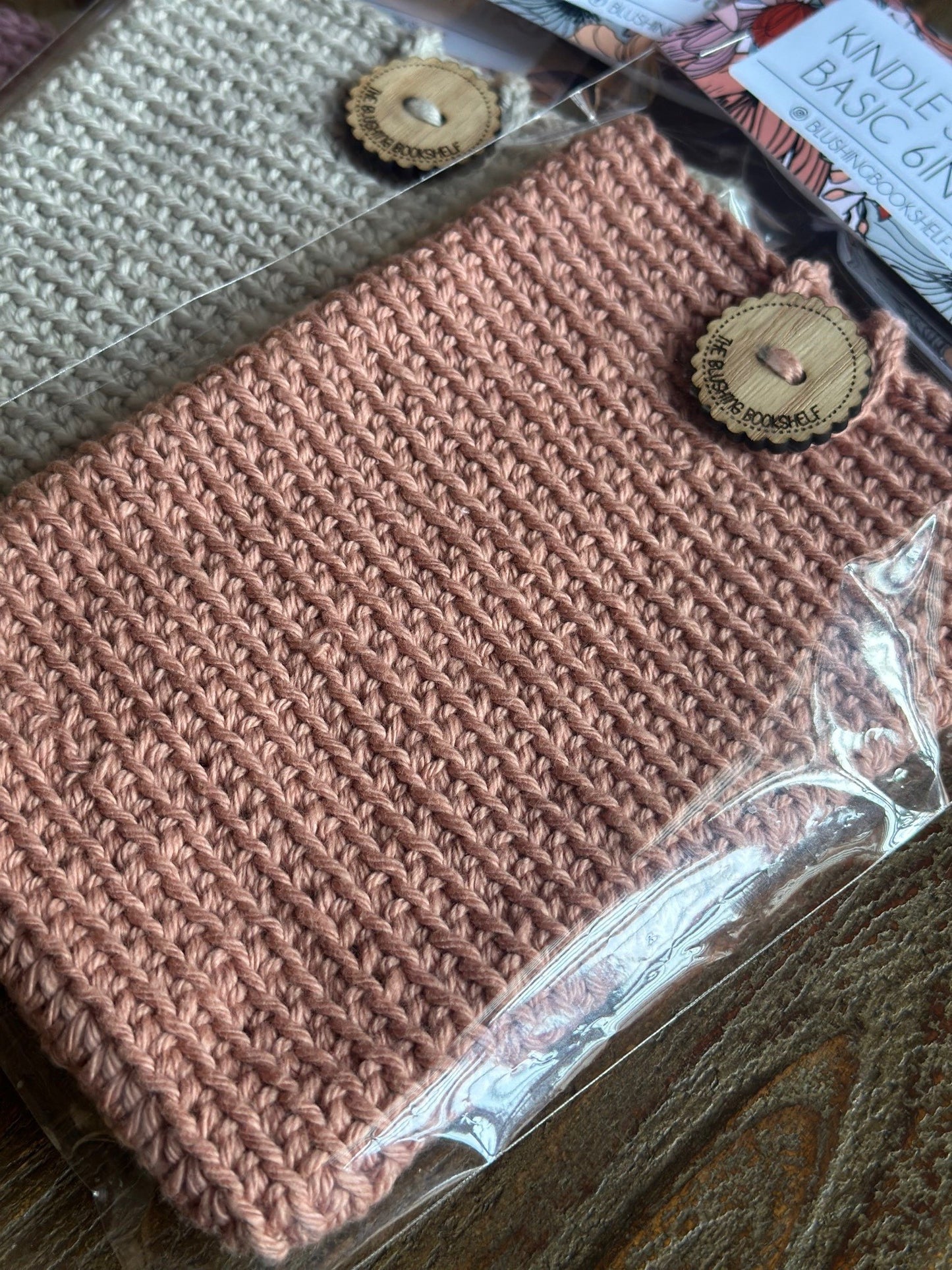 HAND-CROCHETED KINDLE SLEEVE (6inch)