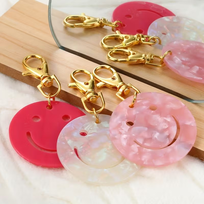 SMILEY FACE KEYRING