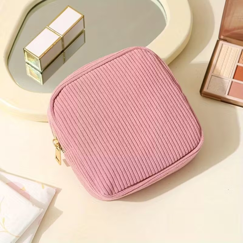 COMPACT MAKE-UP BAG