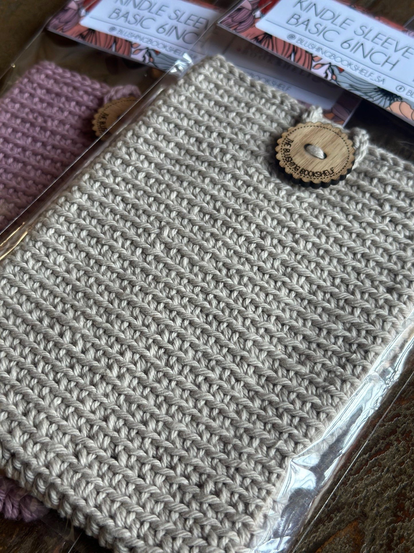 HAND-CROCHETED KINDLE SLEEVE (6inch)