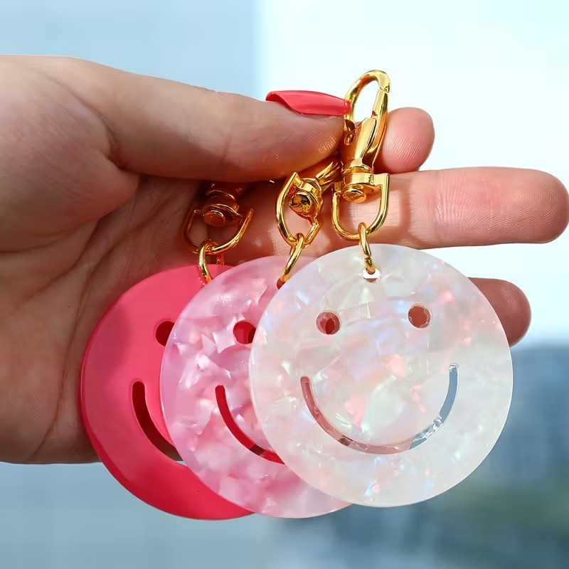 SMILEY FACE KEYRING